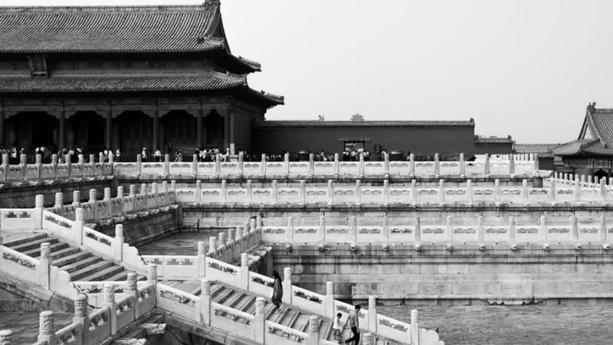 孩子半夜哭闹要穿睡袋父母如何安抚焦虑相关心理健康场景